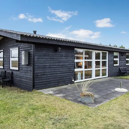 Semesterbostad Saeby *